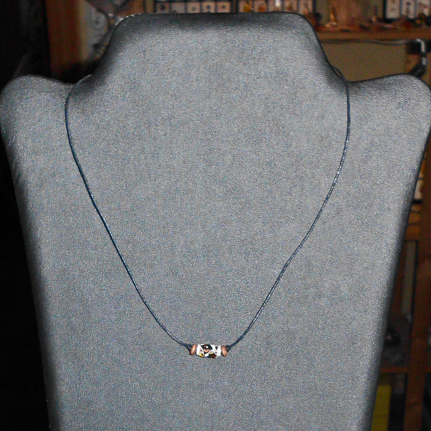 Collier mit Bernsteinwalze und Silberscheiben, Unikat