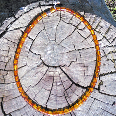 Einzigartiges Collier aus polierten Bernsteinwalzen und Silber