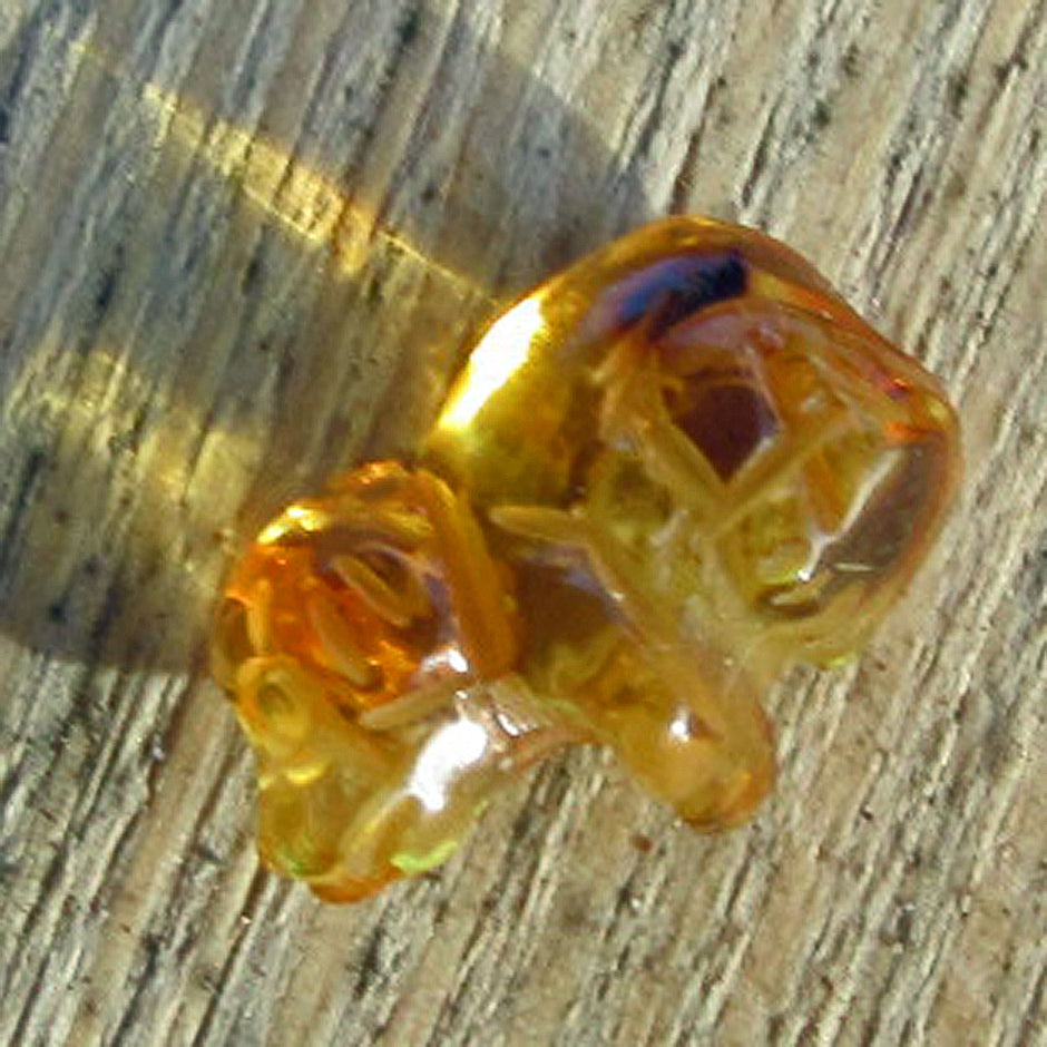 Welpe aus Bernstein – ein Unikat von der Ostsee-Insel Rügen