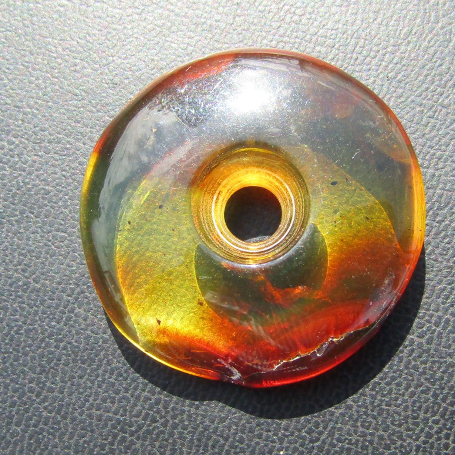 Einzigartiger Bernsteindonut, poliert und glänzend