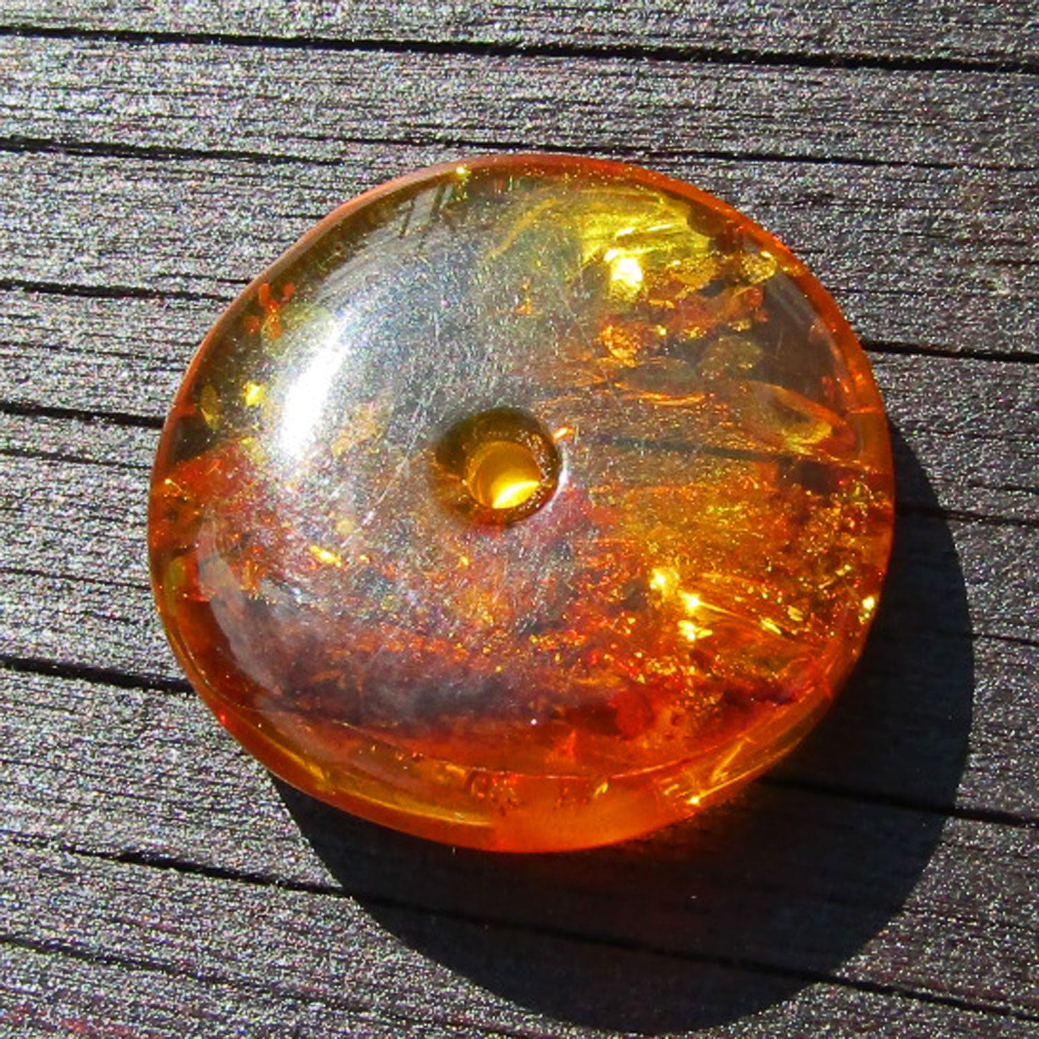 Kognacfarbener Bernsteindonut, poliert, Unikat