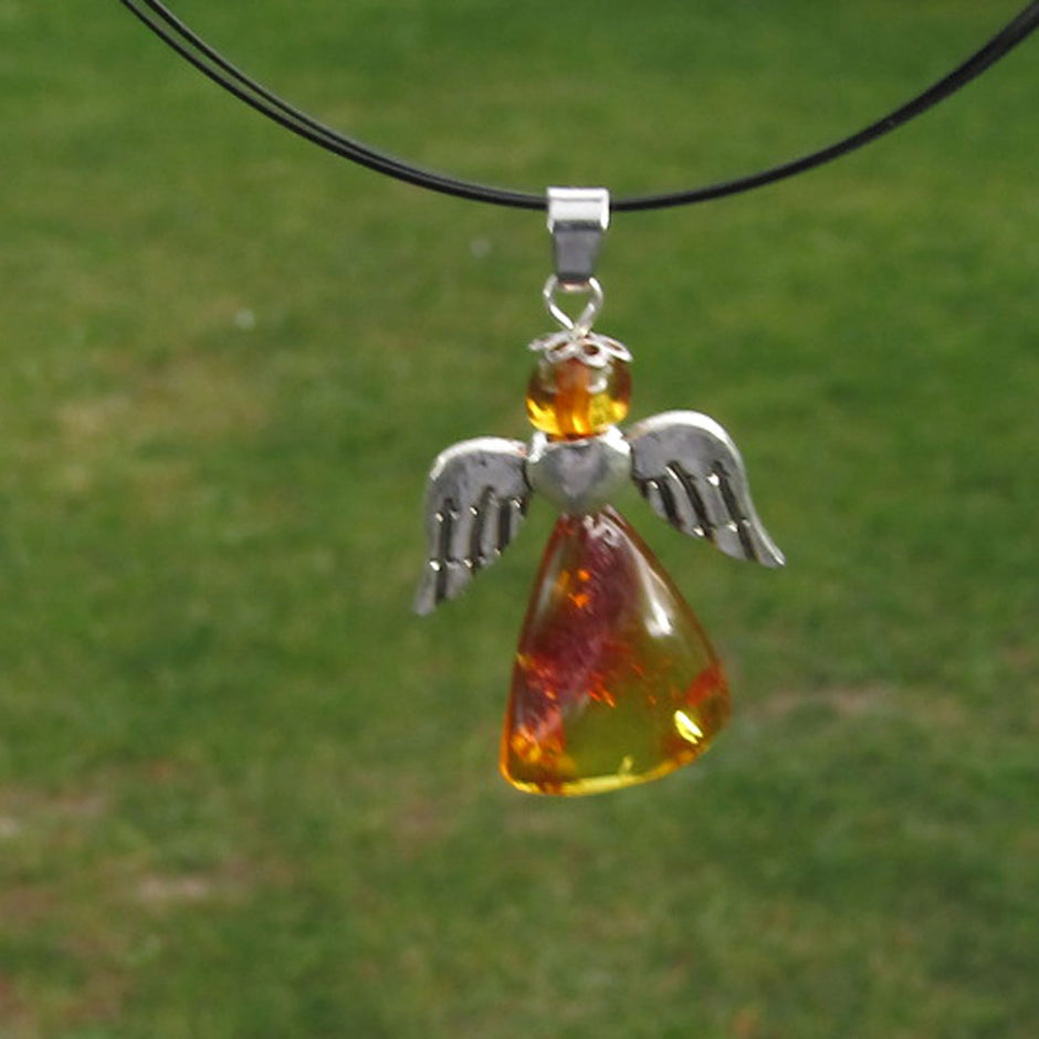 Schicker Anhänger als Bernsteinengel Schutzengel