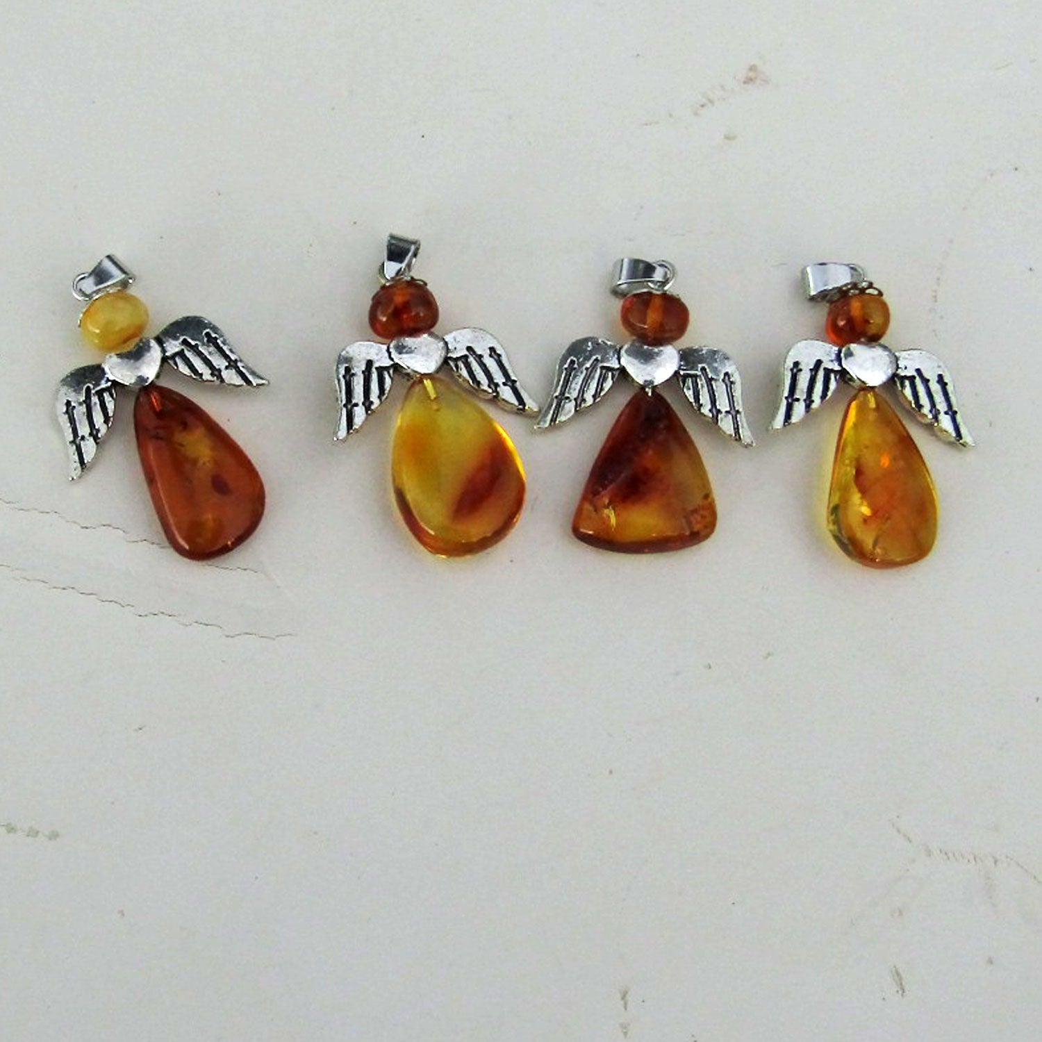 Schicker Anhänger als Bernsteinengel Schutzengel