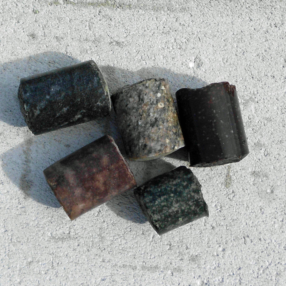 5 einzigartige Bohrkerne aus verschiedenen Steinen