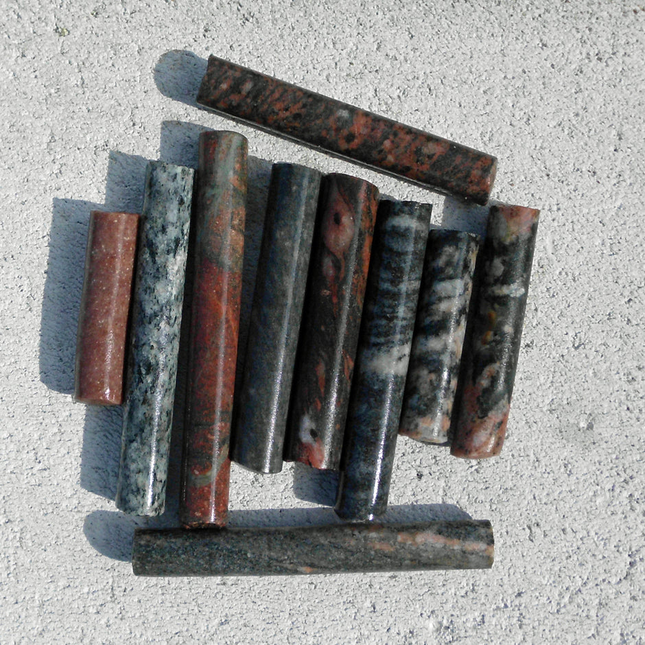 10 Bohrkerne aus Granit, Porphyr, Gneis und Basalt