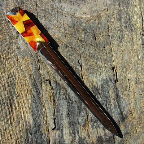 Eleganter Brieföffner mit polierten Bernsteinintarsien