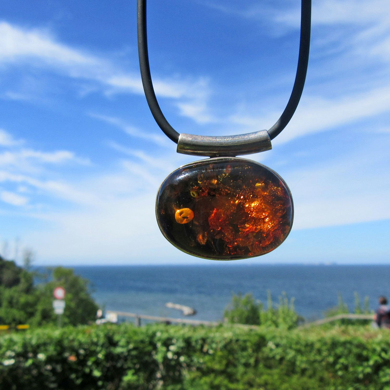 Großer Bernstein-Anhänger mit Silber, Unikat von Rügen