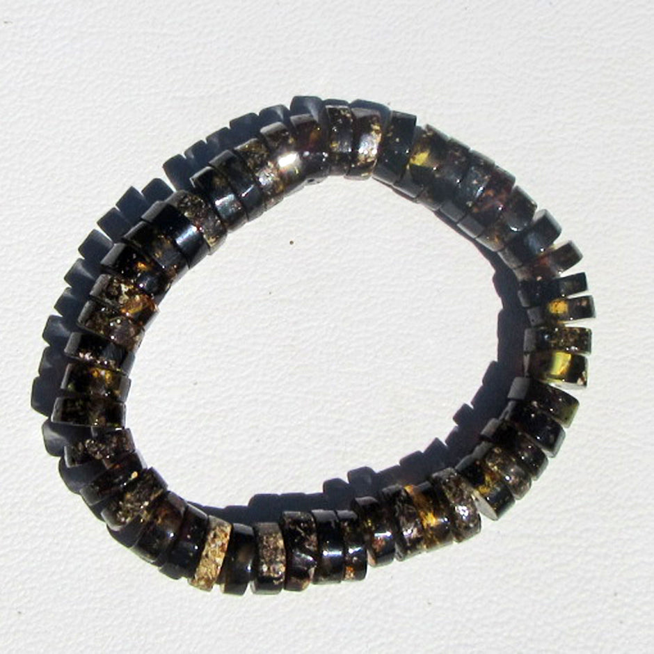 Bernsteinarmband aus dunklen, polierten Bernsteinscheiben