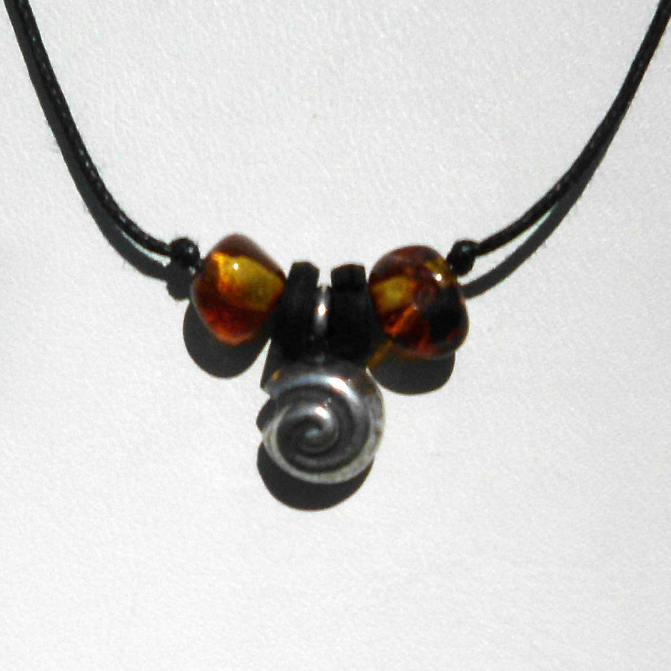 Collier aus Bernstein und Silber mit Schnecke, Unikat