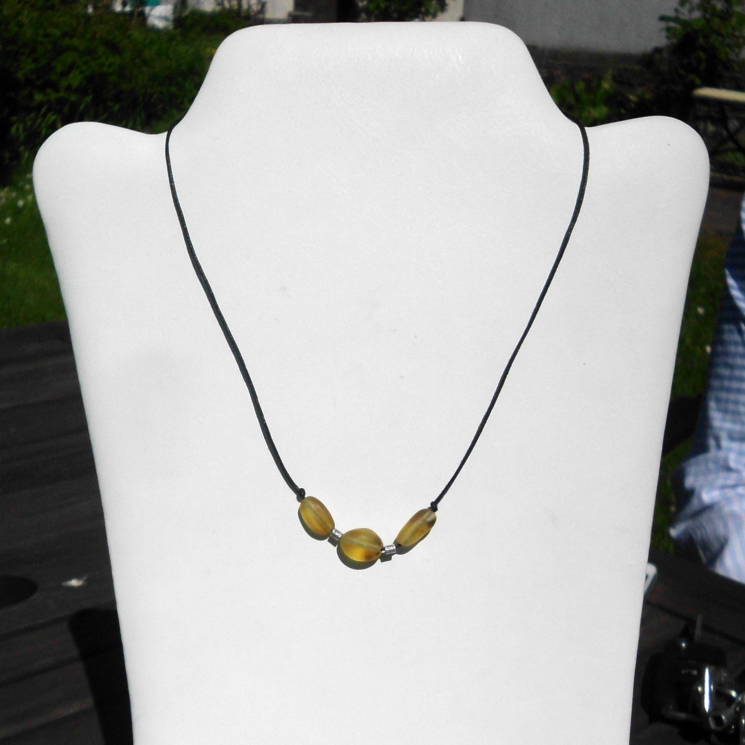 Collier mit3 unpolierten Bernsteinen und dazwischen Silberperlen