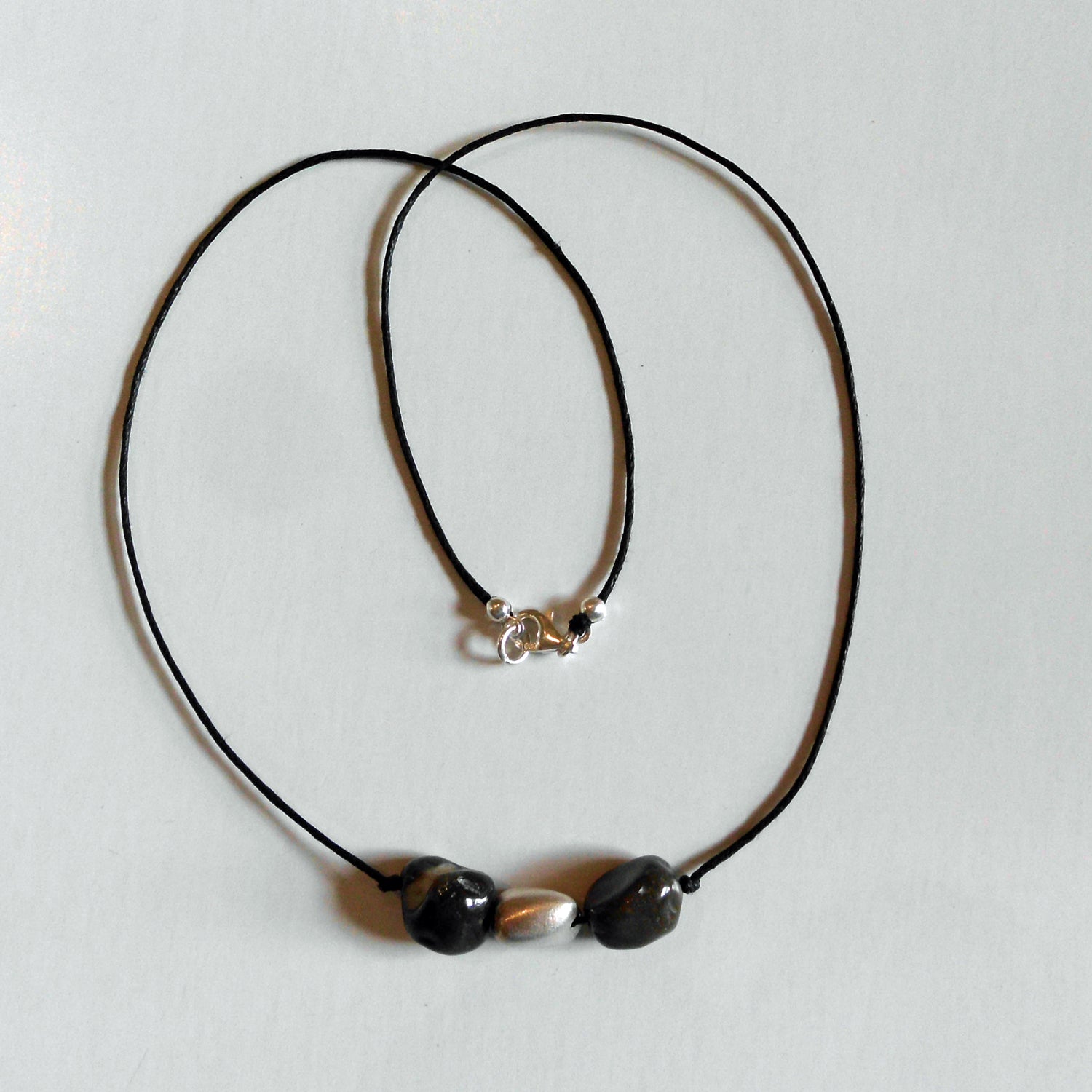 Nyloncollier mit Feuersteinnuggets und Silbernugget