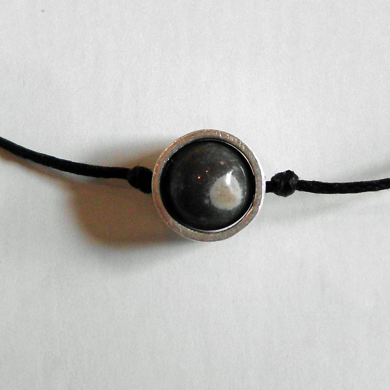 Collier aus Silber mit Feuersteinkugel – Unikat