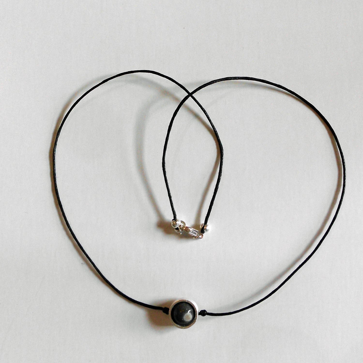 Collier aus Silber mit Feuersteinkugel – Unikat