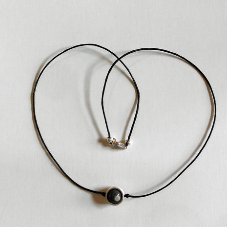 Collier aus Silber mit Feuersteinkugel – Unikat