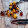 Collier – 14 Bernsteinperlen auf schwarzem Kautschuk