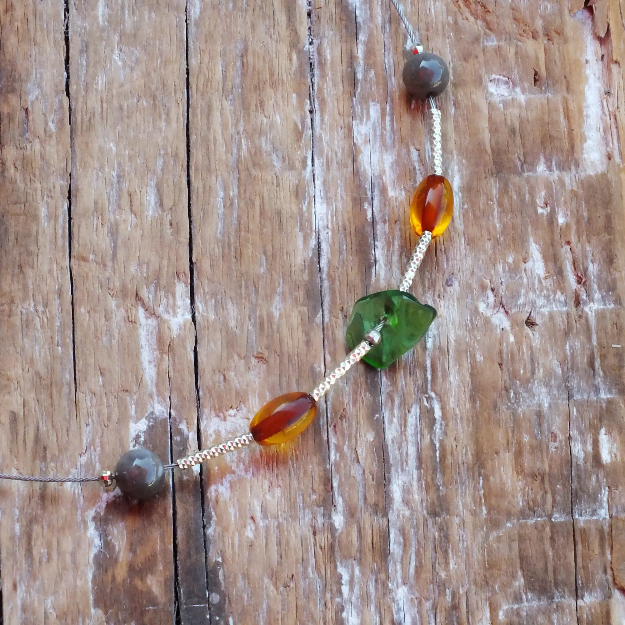 Collier aus Bernstein, Seeglas, Feuerstein & Silber