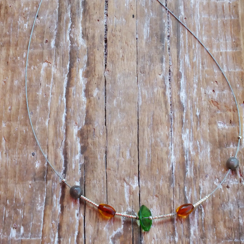Collier aus Bernstein, Seeglas, Feuerstein & Silber