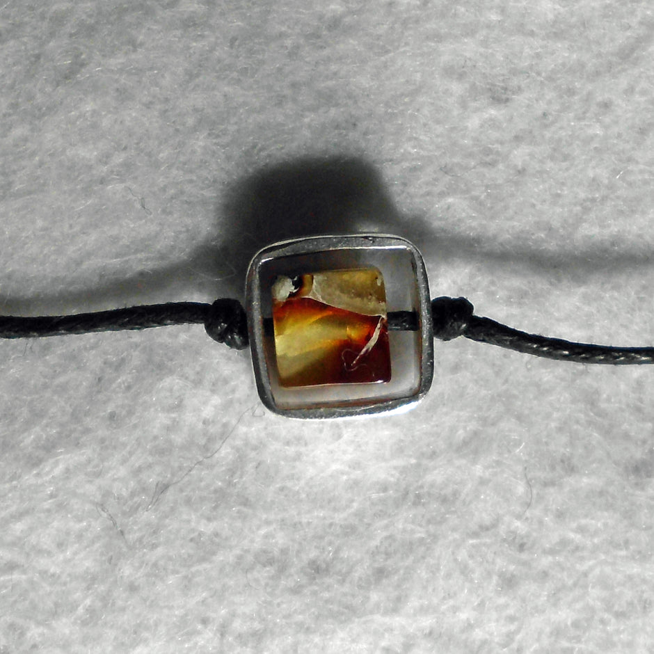 Collier mit Mosaikbernstein in gebürstetem Silberquadrat