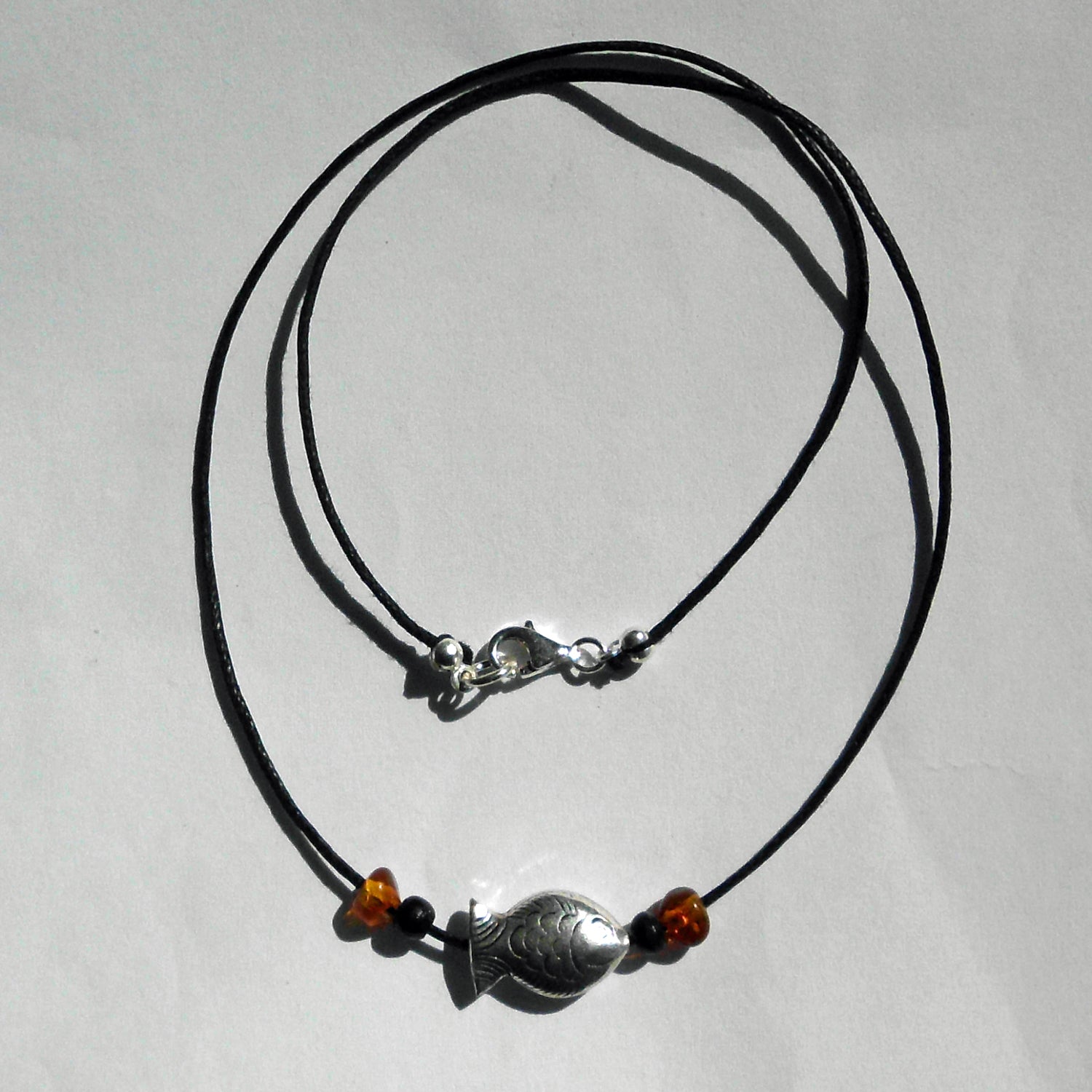 Schickes Collier Bernstein mit Fisch aus Silber