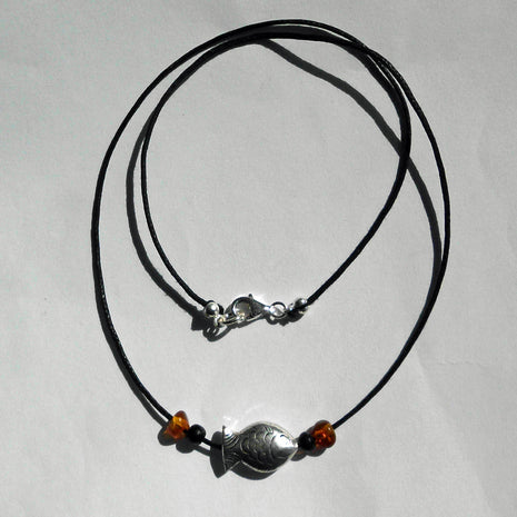 Schickes Collier Bernstein mit Fisch aus Silber