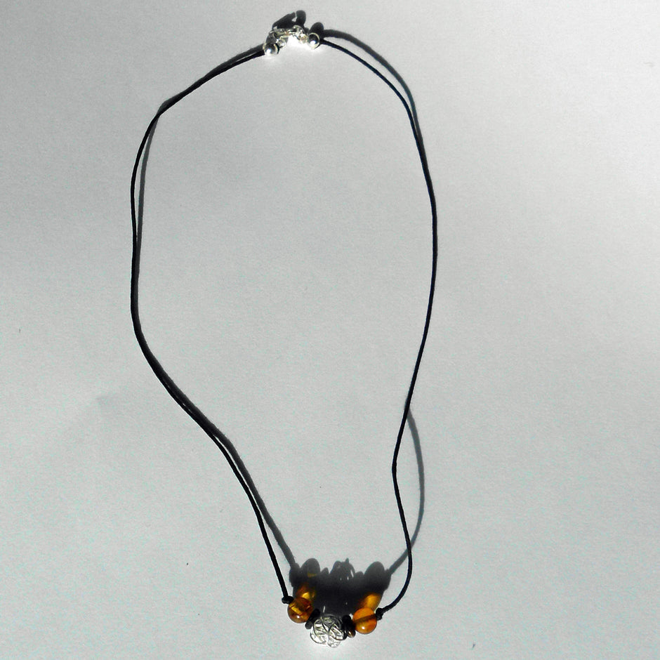 Einzigartiges Collier aus Bernstein und Silberdraht