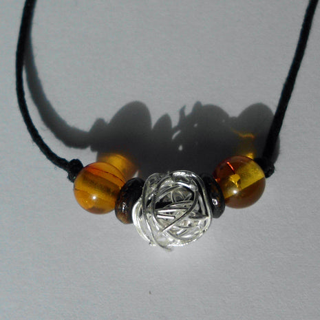 Einzigartiges Collier aus Bernstein und Silberdraht