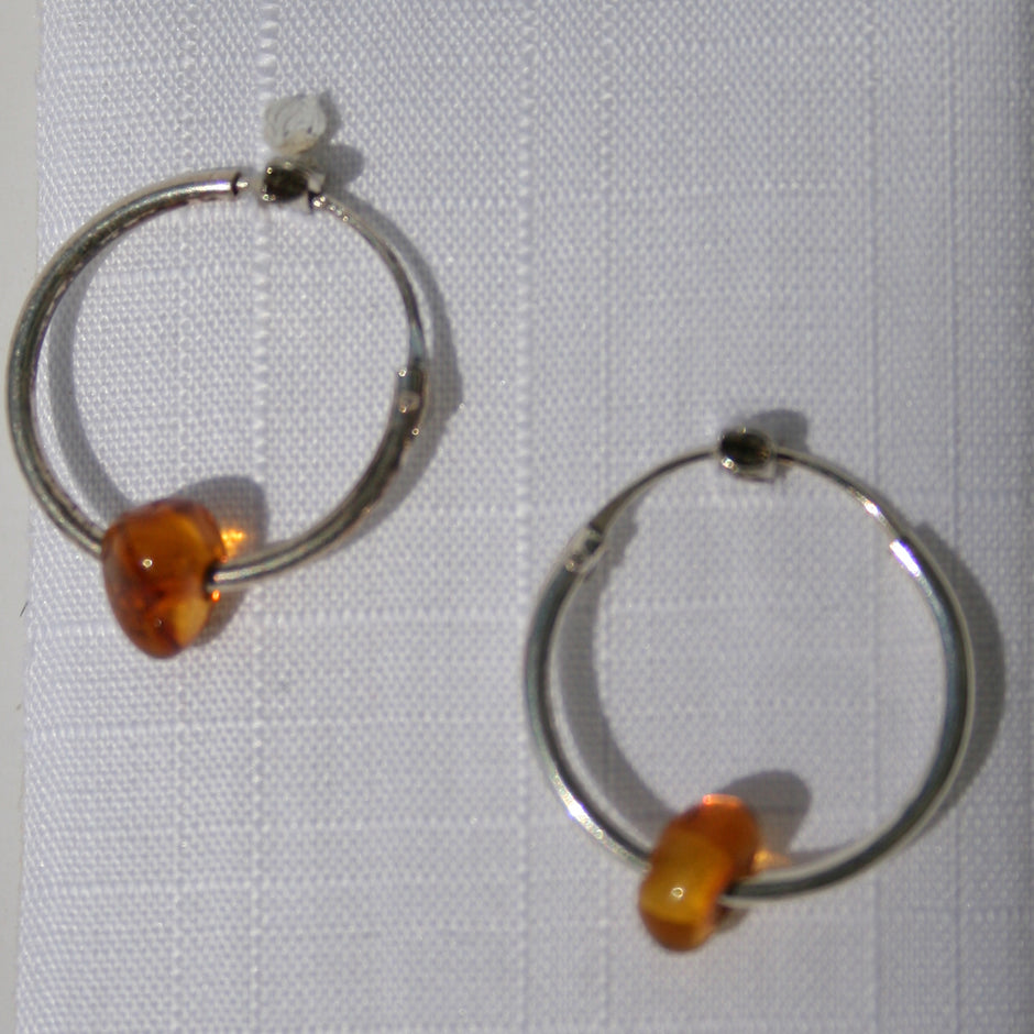 Einzigartige Creolen aus Bernstein und Silber