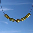 Elegantes Drahtcollier mit Bernsteinen und Glasperlen