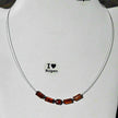 Elegantes Drahtcollier mit Bernsteinen und Glasperlen