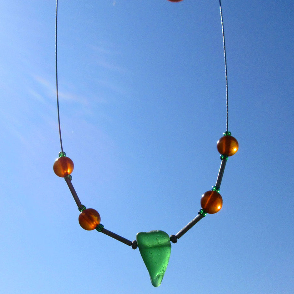 Drahtcollier aus Seeglas, Bernstein und Silber, Unikat