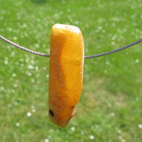 Drahtcollier aus Silber mit unpoliertem Bernstein