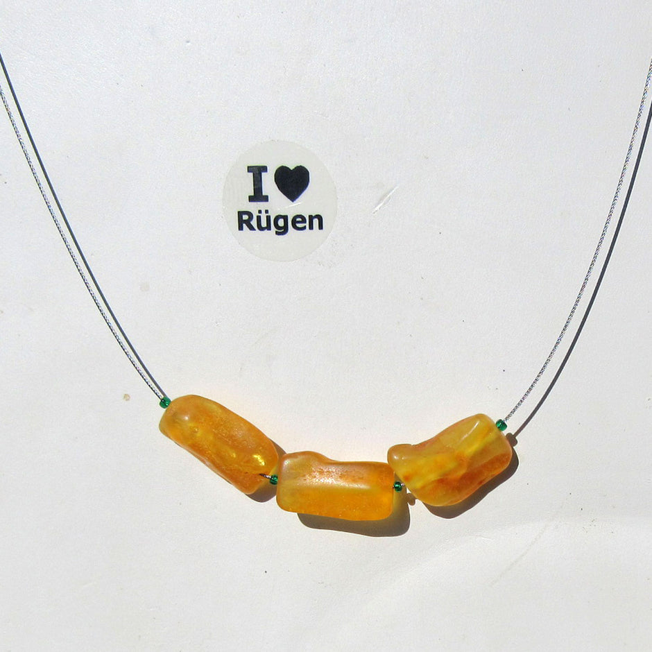 Elegantes Drahtcollier mit unpolierten Bernsteinen