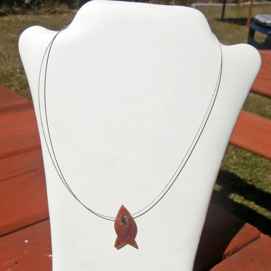 Collier mit Fisch aus Bernstein und Seeglas, Unikat