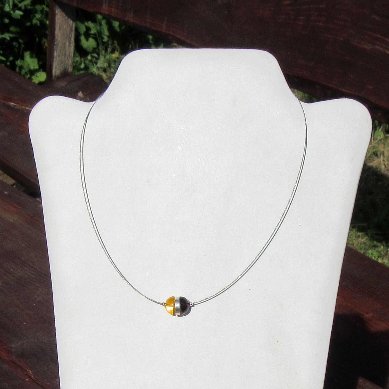 Exquisites Drahtcollier mit Bernstein und Silber von Rügen
