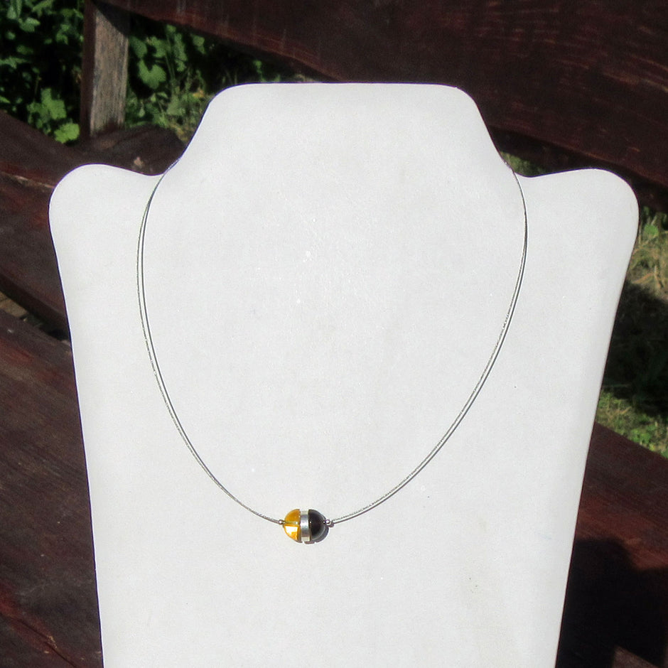 Exquisites Drahtcollier mit Bernstein und Silber von Rügen