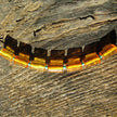 Drahtcollier mit Bernsteinwalzen und Glasperlen, Unikat