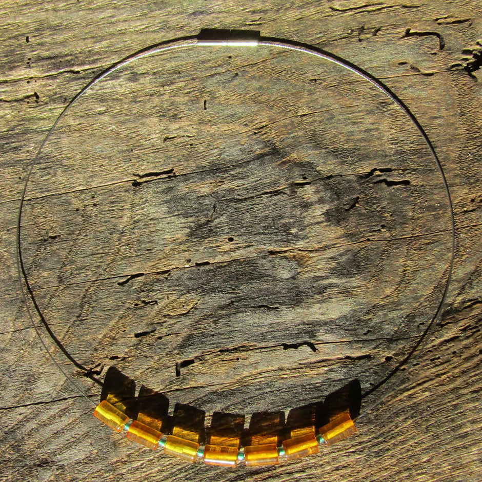 Drahtcollier mit Bernsteinwalzen und Glasperlen, Unikat