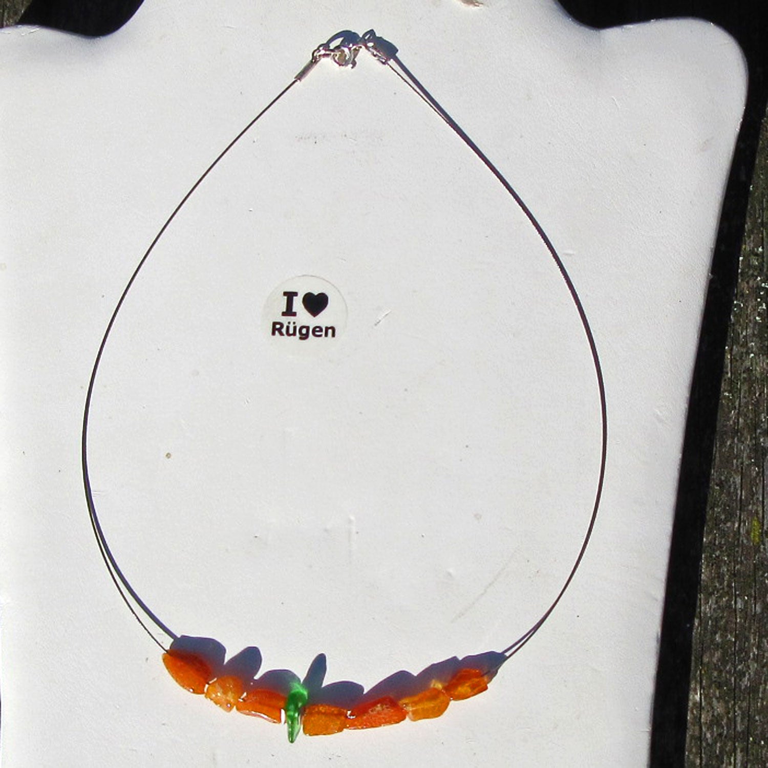 Drahtcollier mit Bernstein und Seeglas von Rügen