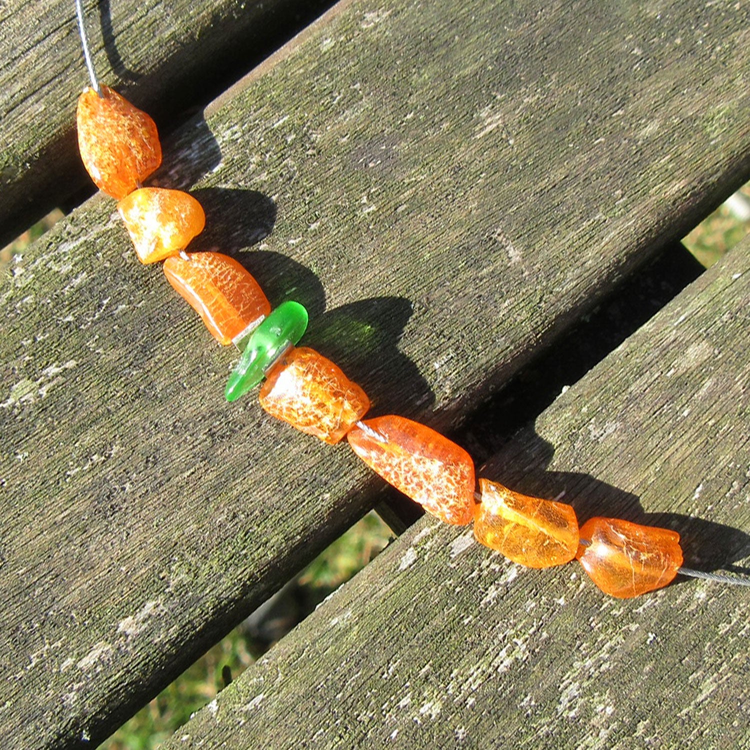 Drahtcollier mit Bernstein und Seeglas von Rügen