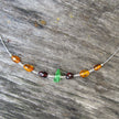 Elegantes Drahtcollier mit Bernstein und Seeglas, Unikat