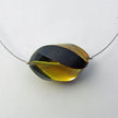 Drahtcollier mit gedrehter Bernsteinperle, 44 cm