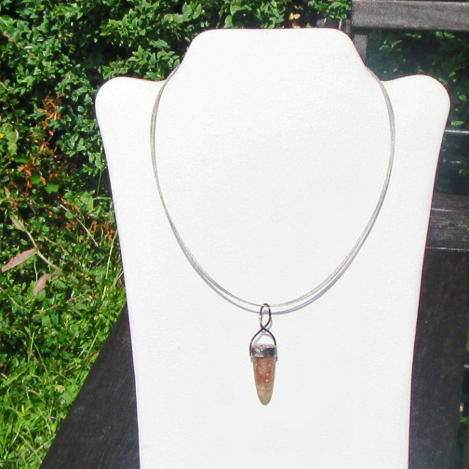 Elegantes Drahtcollier mit Donnerkeil aus Rügen