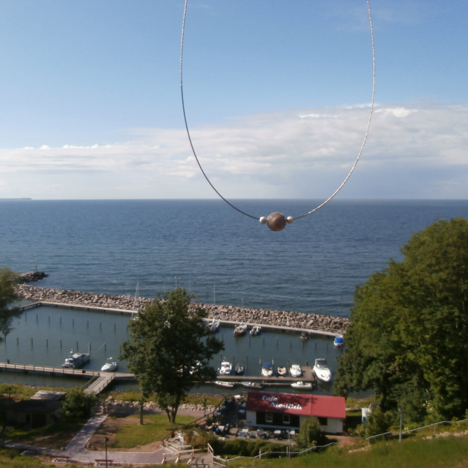 Einzigartiges Drahtcollier mit Feuerstein und Silberperlen