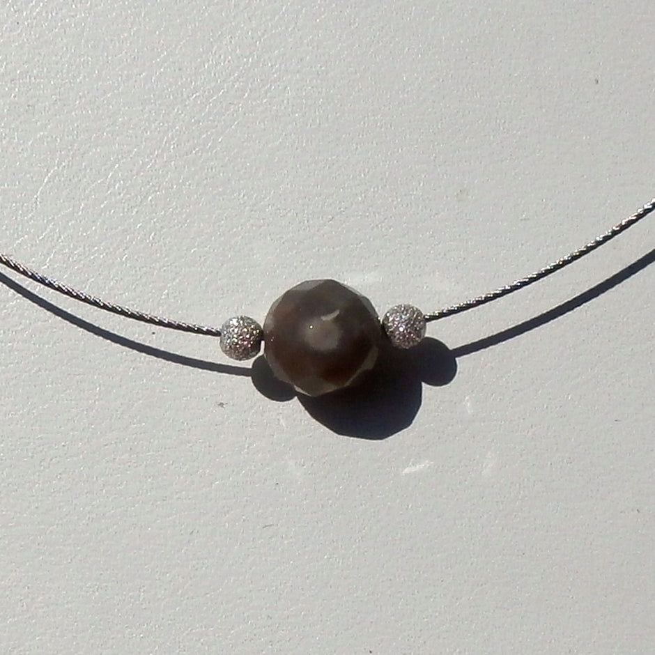 Einzigartiges Drahtcollier mit Feuerstein und Silberperlen