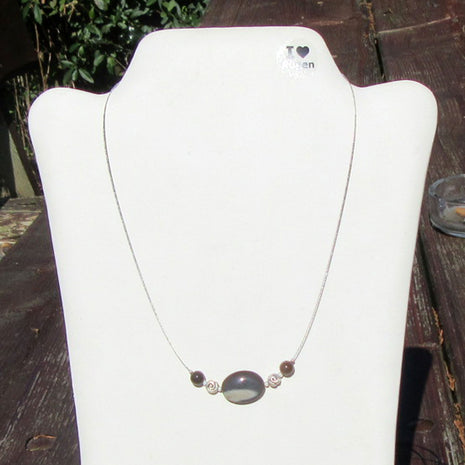 Elegantes Drahtcollier mit Feursteinolive und Silber-Schnecken