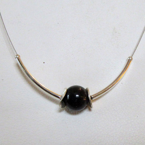 Elegantes Drahtcollier mit Feuersteinperle und Silber