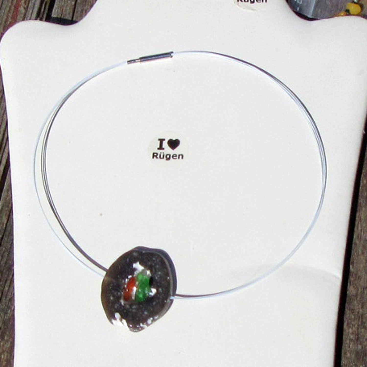 Einzigartiges Drahtcollier mit Feuerstein und Seeglas