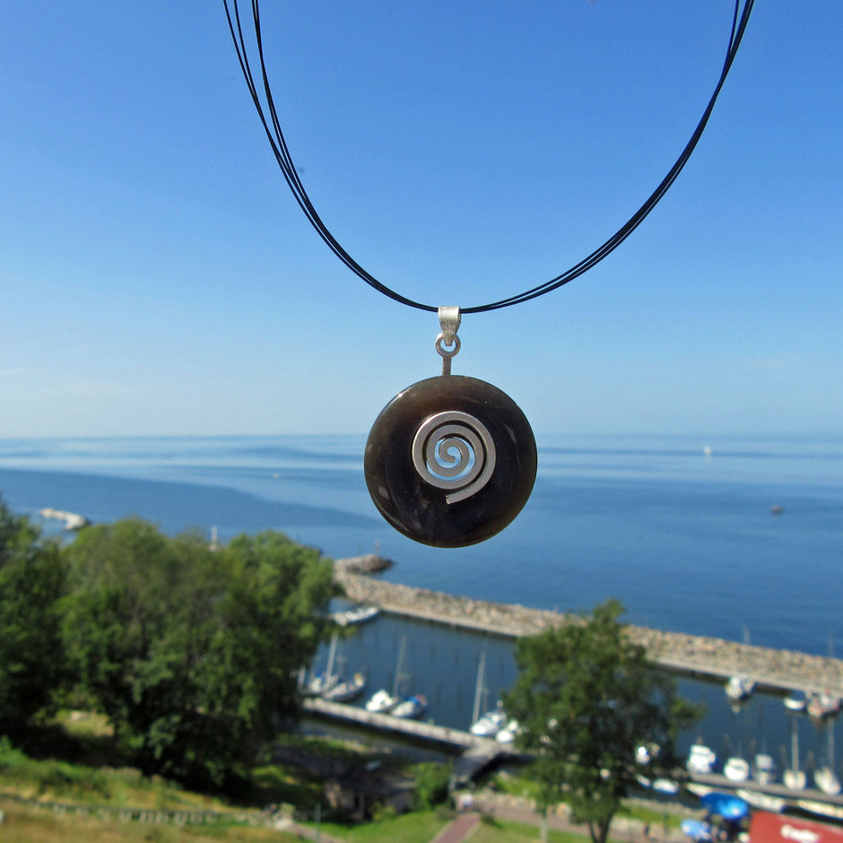 Einzelstück: Donut aus Feuerstein an Drahtcollier