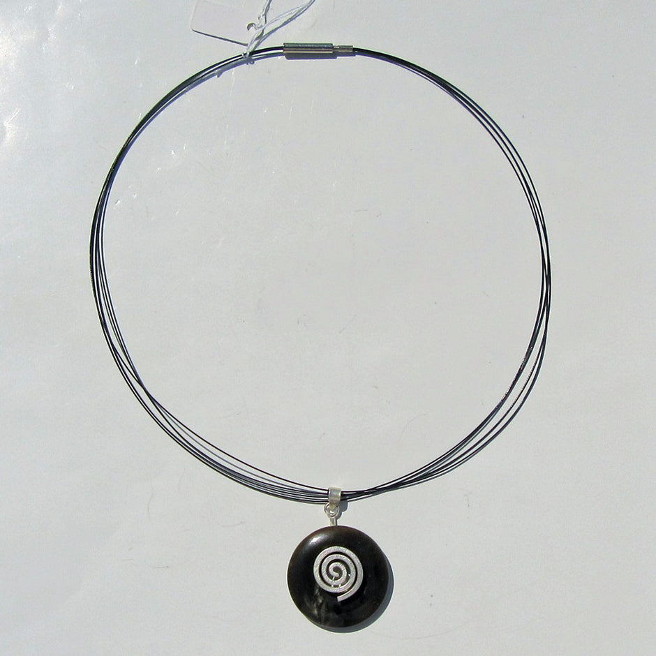 Einzelstück: Donut aus Feuerstein an Drahtcollier