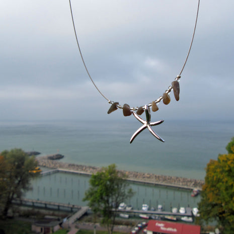 Drahtcollier mit Feuersteinen und silbernem Seestern